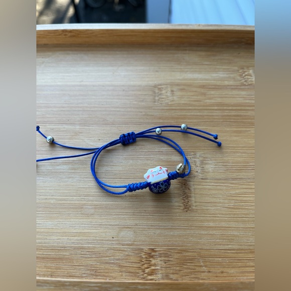 Lucky Cat Maneki Neko Charm with Solid Blue String Handmade Bracelet - Picture 4 of 8